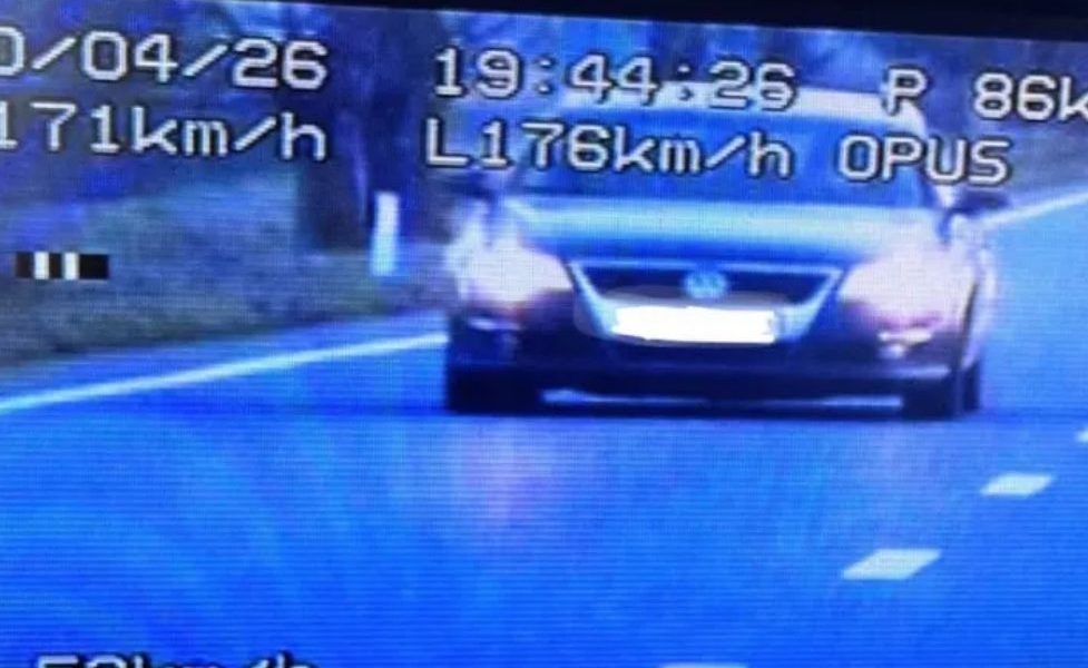 Șoferiță, prinsă cu 176 km/h în Constanța: „Se ard cozonacii!”