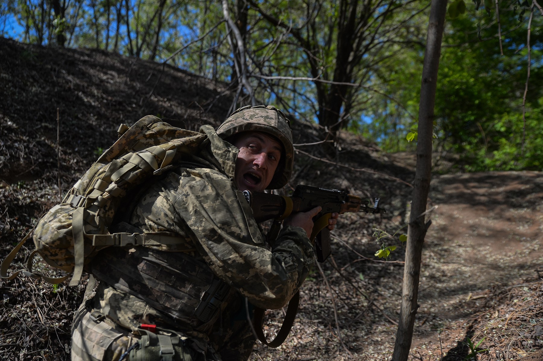 Militarii ucraineni și experții în apărare avertizează că diferențele dintre experiența de luptă acumulată de Kiev și doctrinele militare promovate de NATO devin tot mai evidente