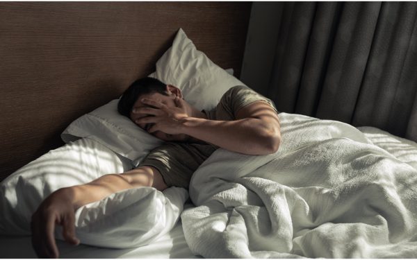 Românii, cu ochii-n tavan din cauza banilor: Sondajul arată teama de sărăcie