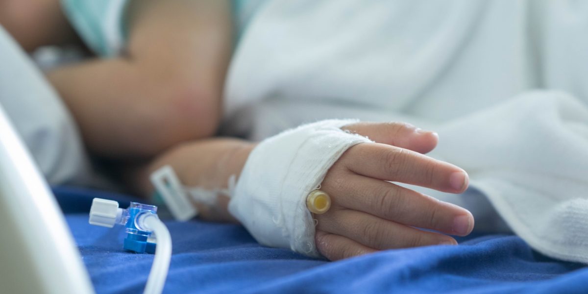 Seringi refolosite: sute de copii infectați cu HIV, coșmar într-un spital