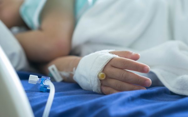 Seringi refolosite: sute de copii infectați cu HIV, coșmar într-un spital