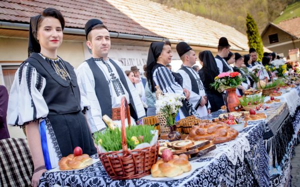 Statu la vase, tradiția uitată de Paște revine: Mircea Lucescu și-a amintit de ea