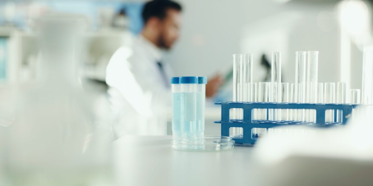 Beneficii și riscuri în studiile clinice: ce trebuie să știi