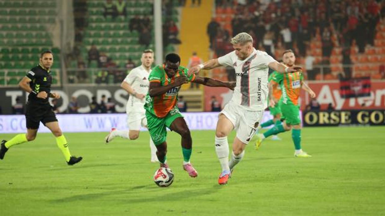 Gaziantep FK a încheiat meciul cu Alanya cu scorul de 0-0, într-un duel disputat pe stadionul din orașul Gaziantep, în fața unui public restrâns din cauza restricțiilor