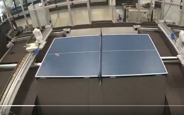 Robotul spulberă jucătorii de tenis de masă: chiar și experții, șocați