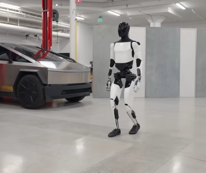 Tesla vrea roboți umanoizi: Fabrica din Shanghai, cheia succesului