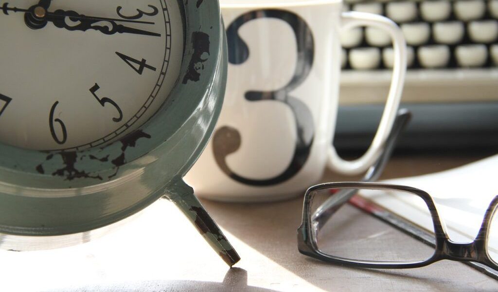 Ce faci când te trezești dimineața devreme: Ghidul util