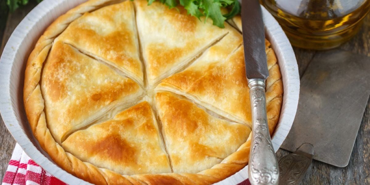 Tiropita, deliciul grecesc cu brânză, cucerește România