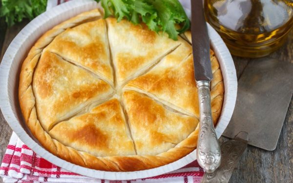 Tiropita, deliciul grecesc cu brânză, cucerește România