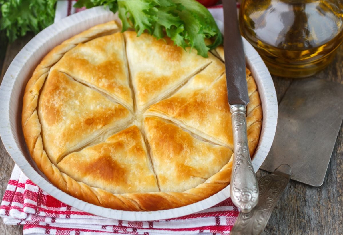 Tiropita, deliciul grecesc cu brânză, cucerește România