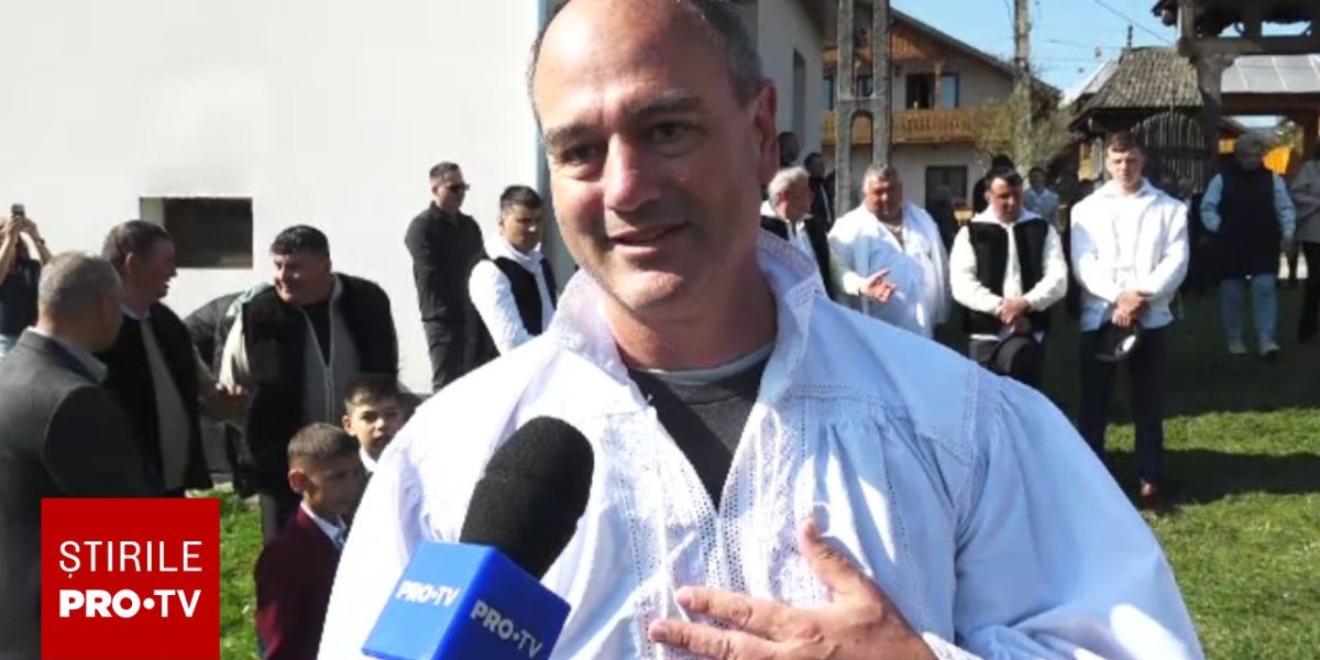 Americanul, fascinat de slujba de Paște din Breb: „Îmi place România”