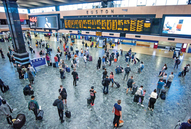 Românii, cu bani mai puțini acasă, au cheltuit 1,3 mld. euro pe vacanțe în străinătate