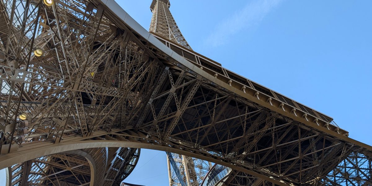 O bucată din Eiffel, istorie la licitație în Paris
