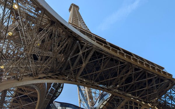 O bucată din Eiffel, istorie la licitație în Paris