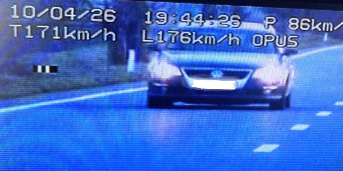 Șoferița a fugit cu 176 km/h pe DN 38: „Ardeau cozonacii”!