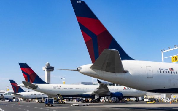 Bebeluș născut în aer: Jamaica-SUA, dilema cetățeniei pentru micuț