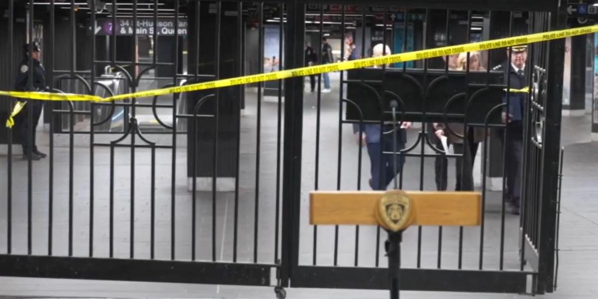 Bărbat înarmat cu cuțit, ucis de polițiști la metroul din New York