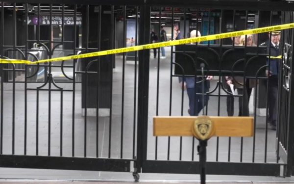 Bărbat înarmat cu cuțit, ucis de polițiști la metroul din New York