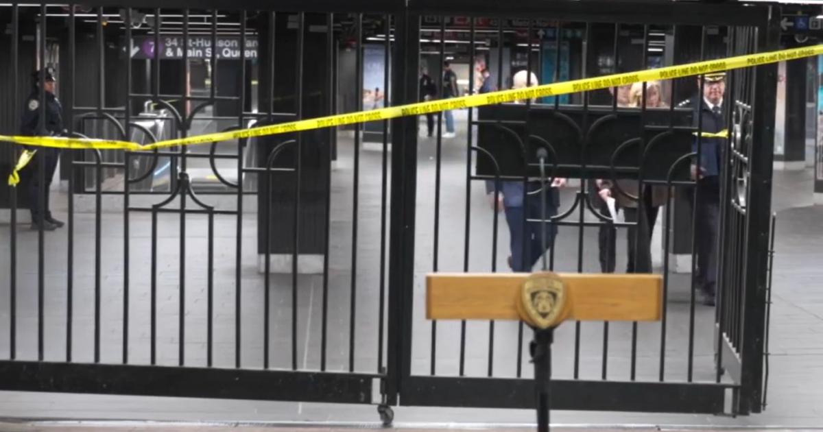 Bărbat înarmat cu cuțit, ucis de polițiști la metroul din New York