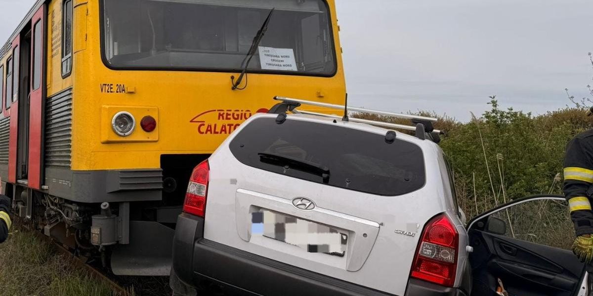 Șofer mort la Peciu Nou, zdrobit de trenul plin cu pasageri