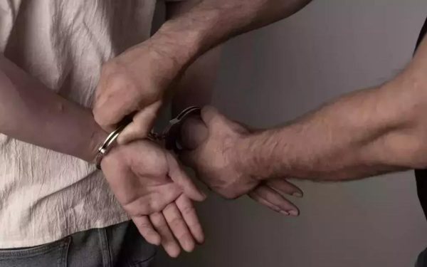 Șoc în Gorj: Și-a stropit mama cu untură încinsă de Paște