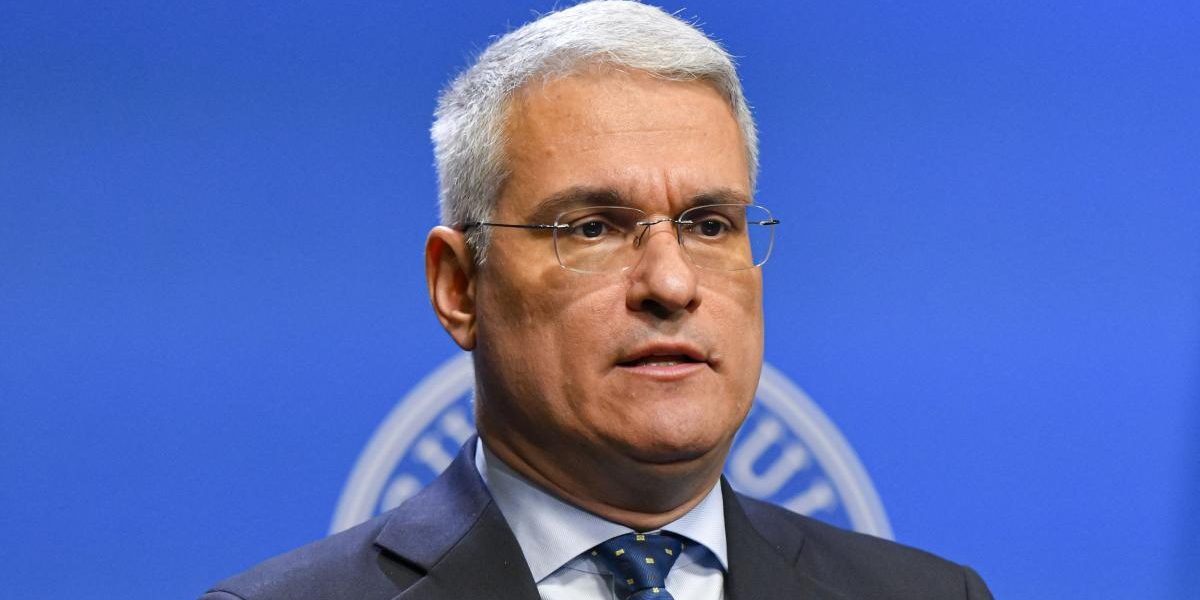 Pîslaru, anchetat în scandalul microbuzelor din PNRR cu prețuri umflate