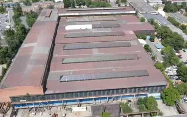 Fabrică-emblemă a comunismului, scoasă la vânzare în București: cine o vrea?