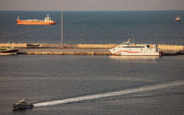 Analist Financiar, AVENTURĂ cu 15.000$ cash în Strâmtoarea Ormuz: Povestea virală