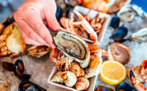 Virus periculos: Boală cronică declanșată de un nou virus, transmis de fructele de mare