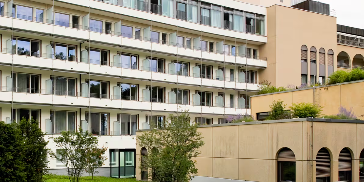 Călugărițe, afacere de 575 milioane euro: Spital vândut, bătrânele zâmbesc