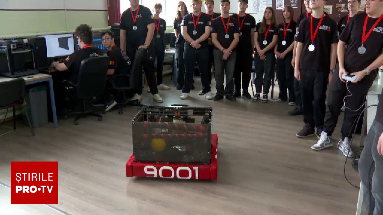 Echipa Delta Force, de la Liceul Național de Informatică din Arad, a devenit prima din România care participă la o competiție internațională dedicată roboților industriali de mari dimensiuni