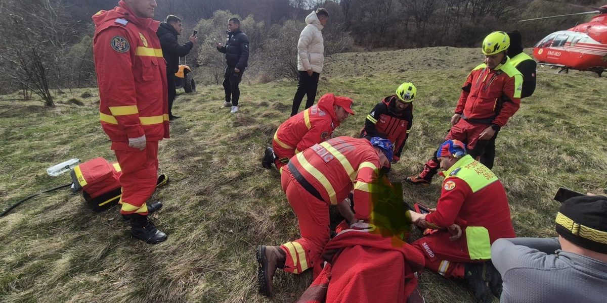 Accident grav cu ATV la Petrila: Victima, transportată de SMURD cu elicopterul