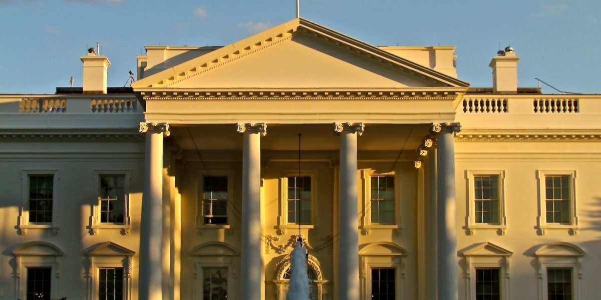 Casa Albă a avertizat personalul să nu folosească informații guvernamentale pentru pariuri online Personalul de la Casa Albă a fost avertizat luna trecută să nu folosească informații guvernamentale nepublice pentru a paria pe platforme de predicții online