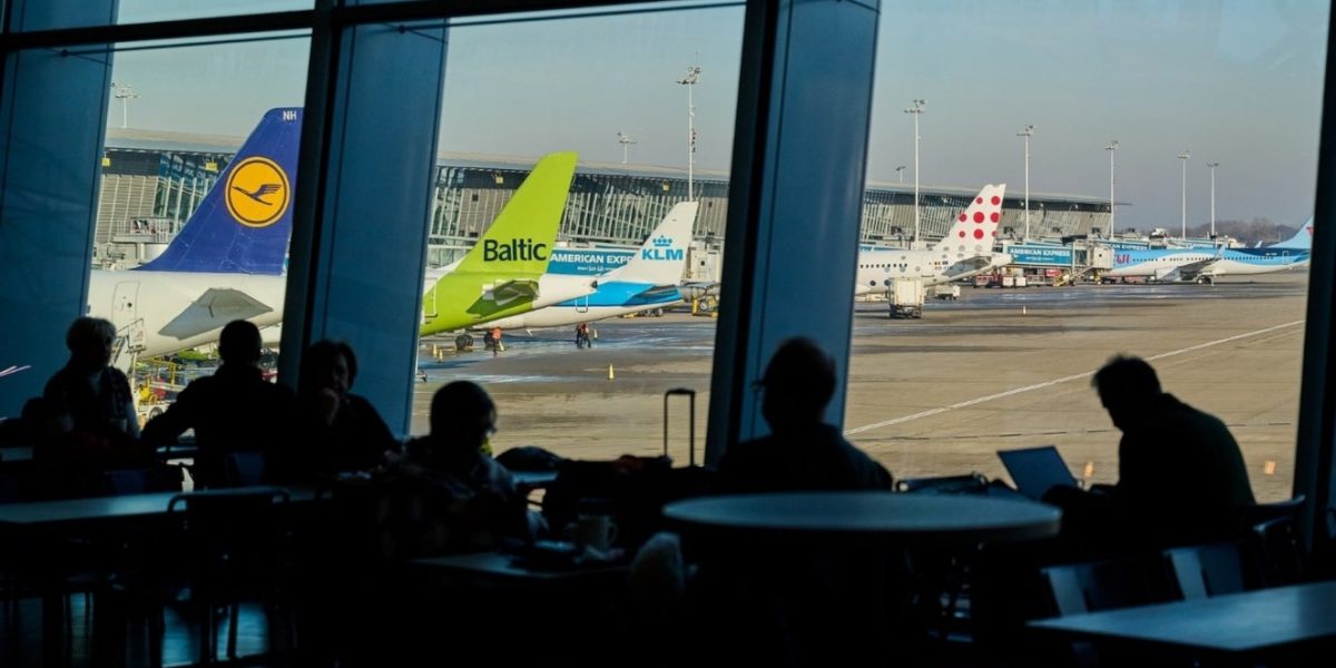 Avionul, pe repaus? Scumpiri și anulări de zboruri în Europa, pericolul e real!