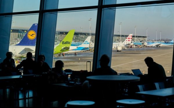 Avionul, pe repaus? Scumpiri și anulări de zboruri în Europa, pericolul e real!