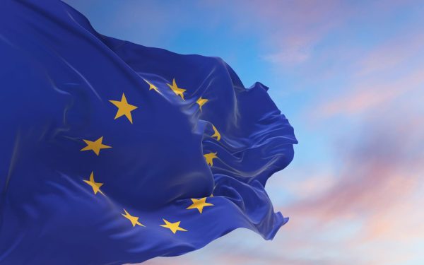Azi călătorim, muncim și studiem liber: Ce-a schimbat Europa pentru noi