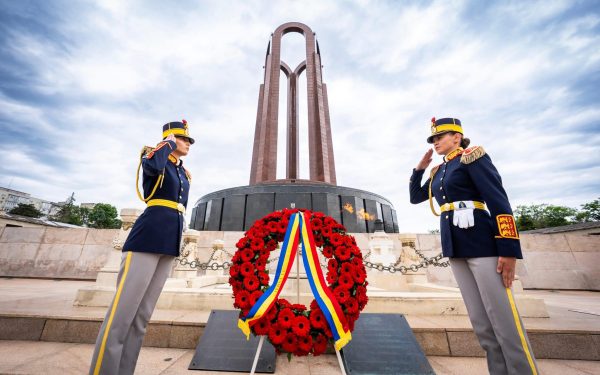 Astăzi, România onorează eroii: amintirea lor, veșnică în inimile noastre
