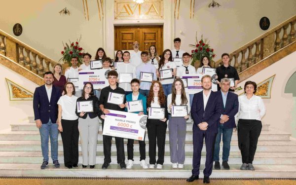 Peste zece mii de elevi, la Caravana de Educație Financiară în România