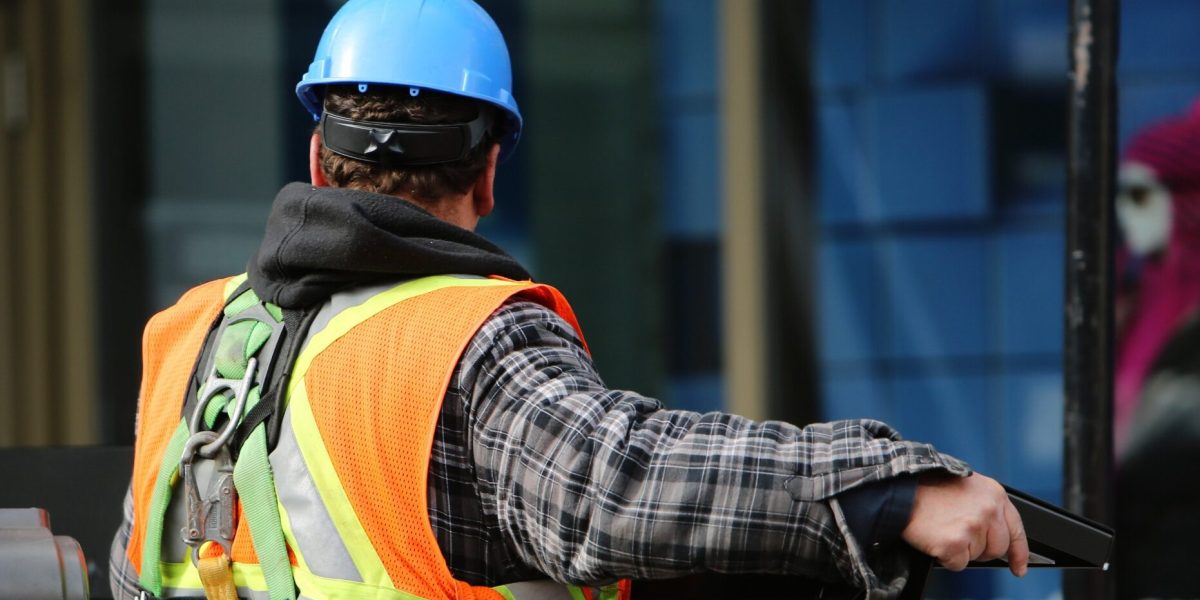 Avertisment de la INS: Scumpiri mari în România, comerțul și construcțiile, pe val