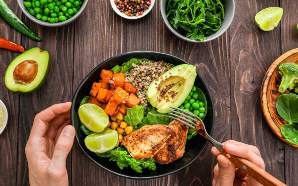 Proteinele, secretul experților: Cum țin de foame și cresc masa musculară