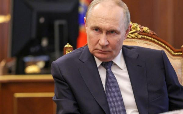 Putin își crește copiii „ca la europeni”: Salarii colosale pentru bone! Ce e interzis