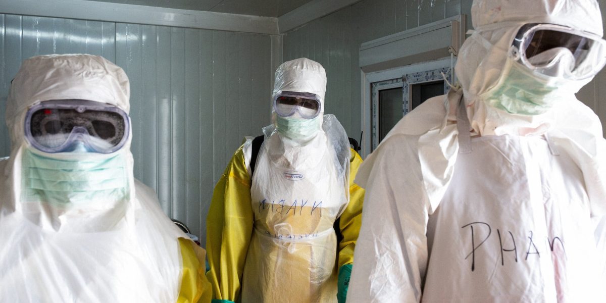 Ebola ucide în R.D. Congo: Panica se extinde, virusul face ravagii în est