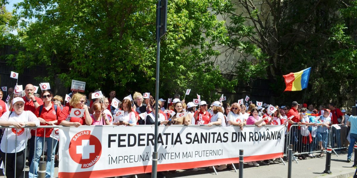 Sănătatea, în stradă! Angajații, revoltați de legea salarizării: „Am fost Cenușăreasa!”