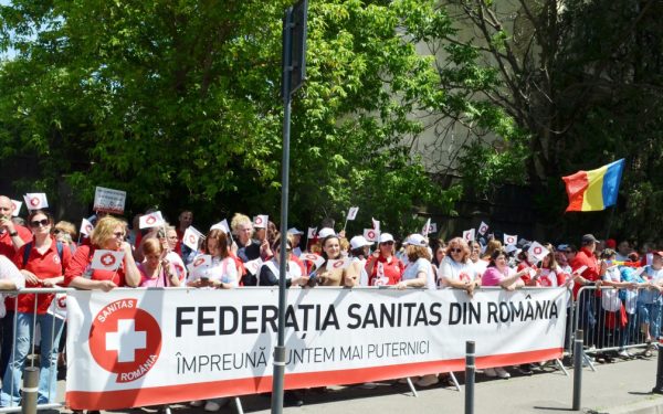Sănătatea, în stradă! Angajații, revoltați de legea salarizării: „Am fost Cenușăreasa!”