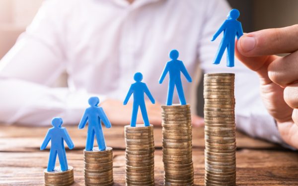 Bugetarii, pe plus la salariu? Legea salarizării, cu impact major. Cât cheltuie România
