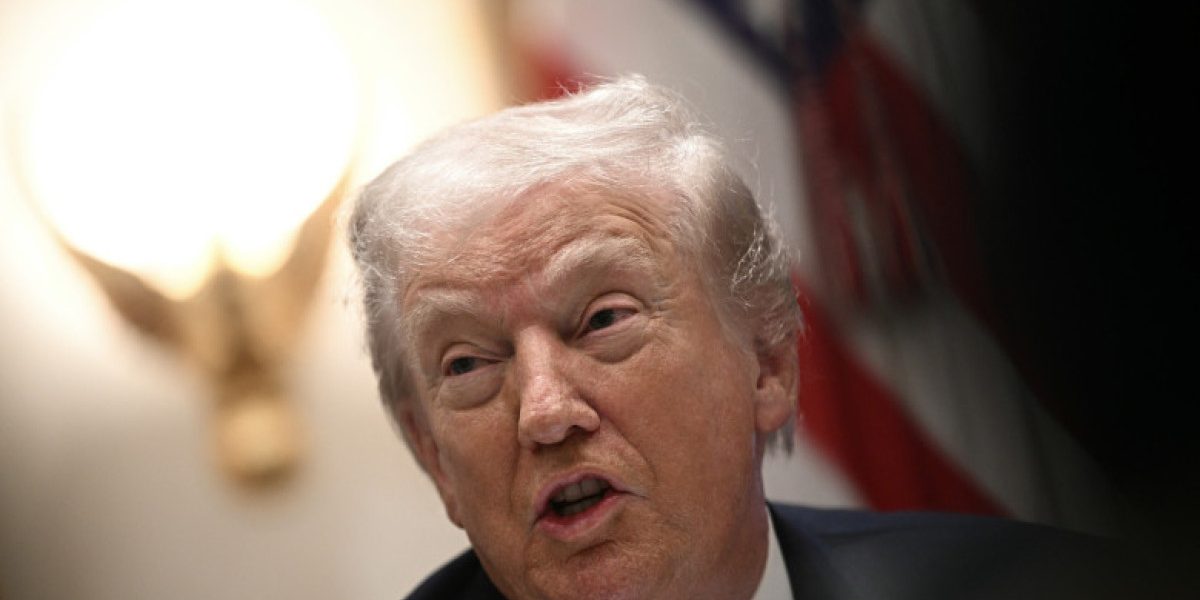 Trump: „La un pas de atac asupra Iranului”. Cât mai rezistă Teheranul