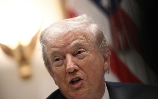 Trump: „La un pas de atac asupra Iranului”. Cât mai rezistă Teheranul