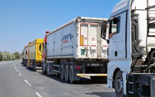 Restricții pe A2, DN7 și DN39: Camioane blocate de 7,5 tone, 30 mai – 1 iunie