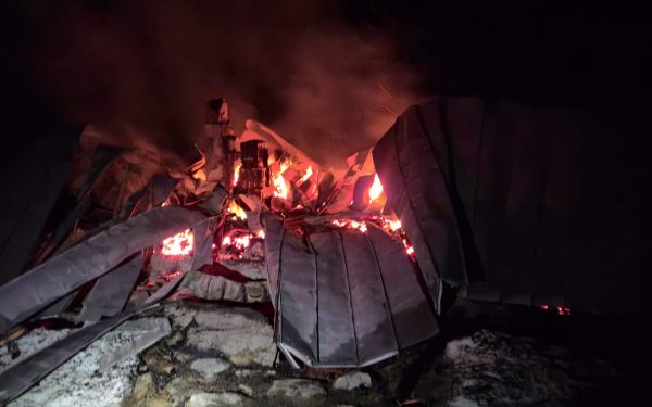 Cabana Gențiana, Retezat: Incendiu devastator într-o noapte, pompierii au mers ore întregi