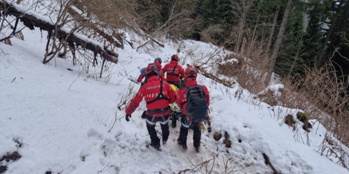 Avalanșă de salvări: Peste 70 de români, scoși din pericol de salvamontiști